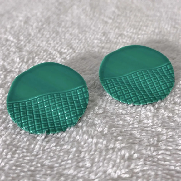 Vintage Green Painted Textured Metal Round Clip  On Earrings - Picture 4 of 8